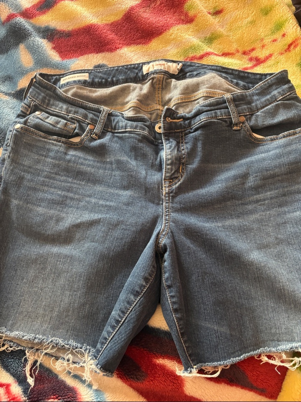 torrid Denim Mid Wash Blue Cutoff Shorts
Darker than picture